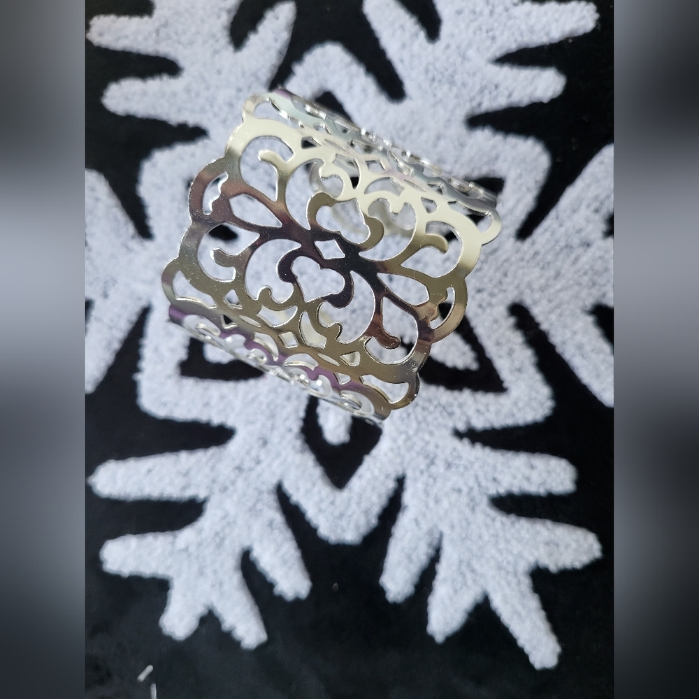 GORGEOUS BRAND NEW SILVER SCROLL CUFF INTRiCATE AND ORNATE - Picture 6 of 6